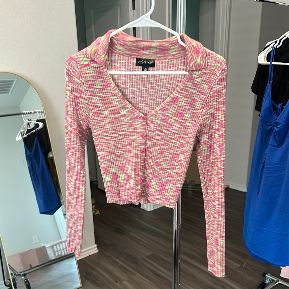 Pink and White Fitted Crop Blouse with Notched Collar